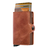 Secrid Twinwallet Vintage 10 cm braun im Alltag, handliches Format