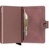 Geöffnetes Secrid Miniwallet Vintage in Mauve mit Personalisierungs-Möglichkeit als ideale Geschenkidee